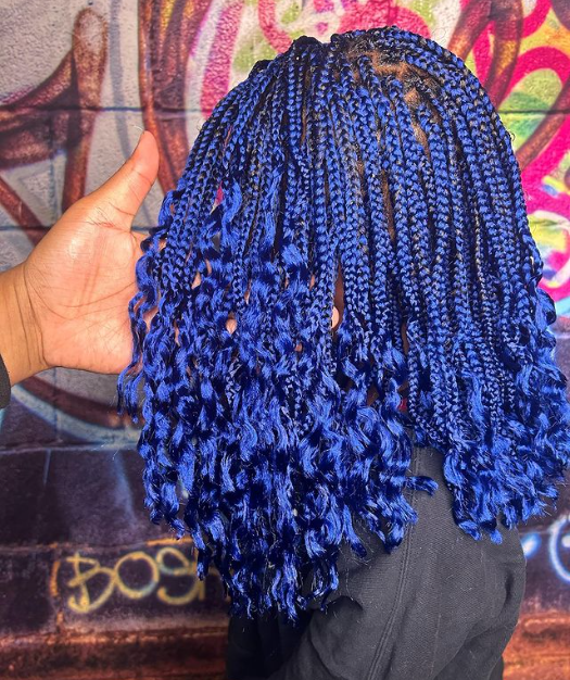 Blue braids wig on a girl